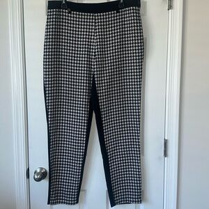 Venus women black and white pants size 10 tall side zipper good condition